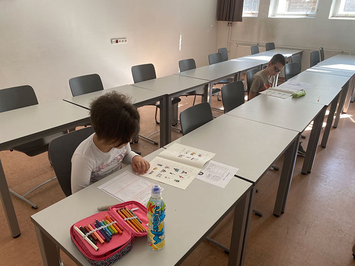 罗兰大学孔子学院举办YCT考试