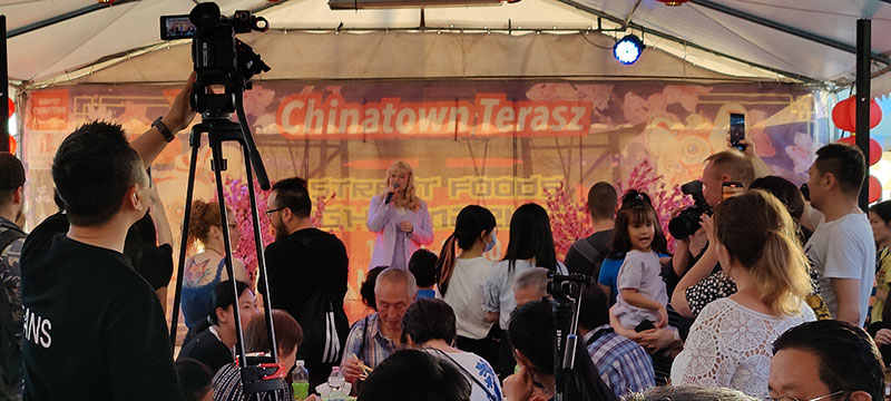 罗兰孔院师生演出助力布达佩斯唐人街夜市十周年庆典活动