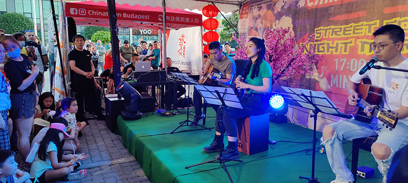 罗兰孔院师生演出助力布达佩斯唐人街夜市十周年庆典活动