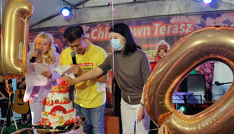 罗兰孔院师生演出助力布达佩斯唐人街夜市十周年庆典活动